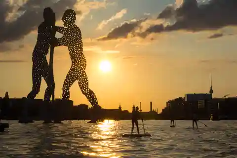 Berlin: SUP Sunset Tour till Molecule Man