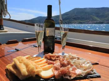 La Spezia: Båttur vid solnedgången med aperitif