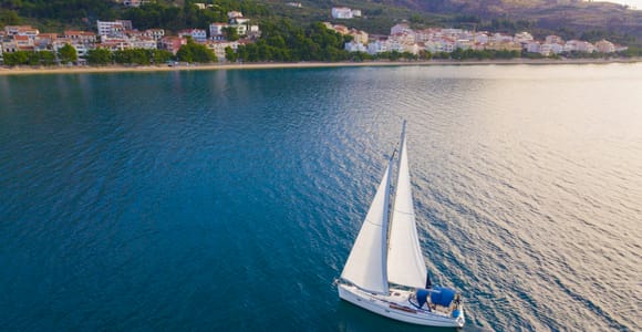 Von Tučepi: Makarska Riviera Privater Segeltagestrip