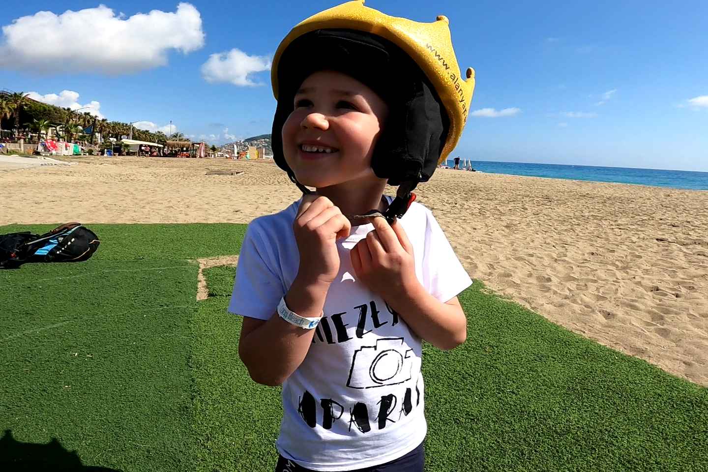 Alanya: Tandem Paragliding Over a Castle and the Sea