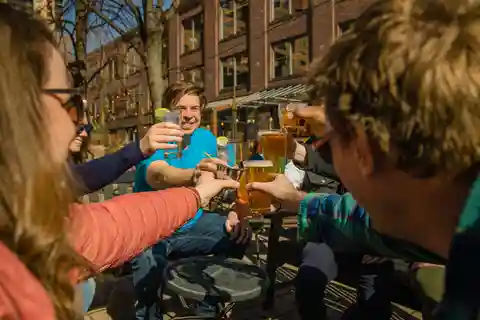 Minneapolis: History and 4-Bar Crawl Guided Walking Tour