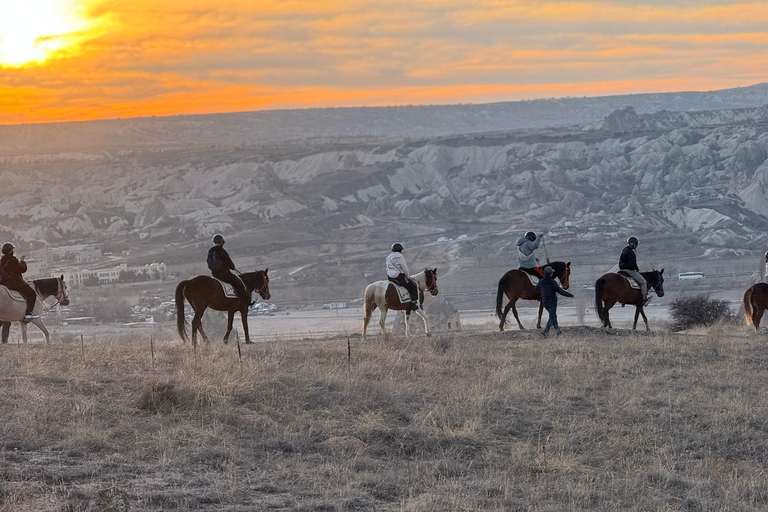 Excursión a caballo por CapadociaCapadocia: 1 hora de paseo a caballo con recogida en Göreme