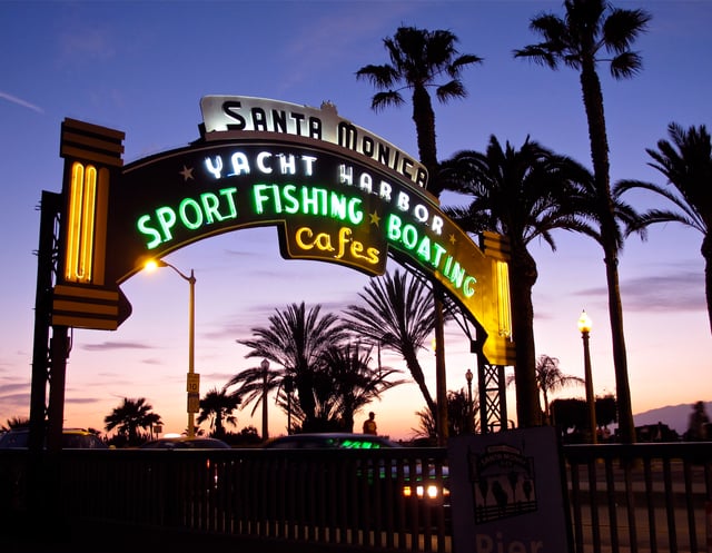 Santa Monica: Ghosts and Phantoms of the Pier Walking Tour