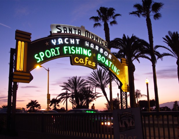 Visit Santa Monica Ghosts and Phantoms of the Pier Walking Tour in Surrey