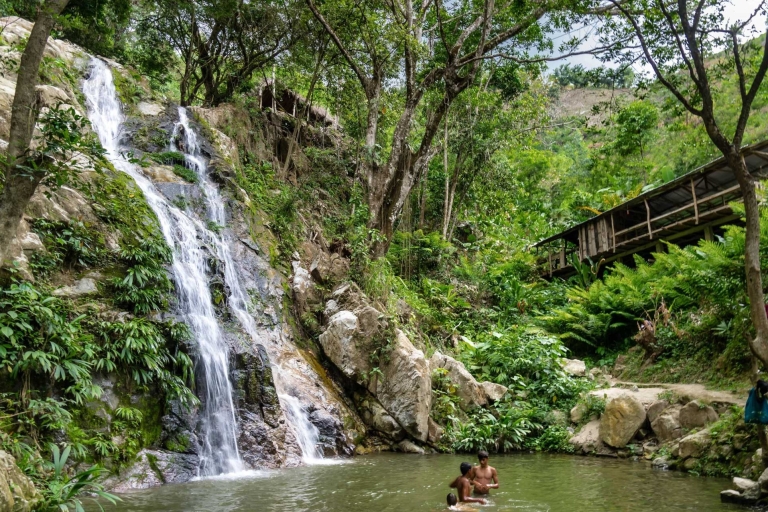 Van Santa Marta: Marinka-watervallen 4x4-tour met transfer