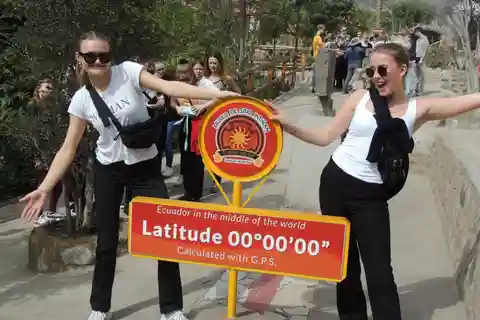 Quito: Equator Line and Hidden Gems Tour with Beer Tasting