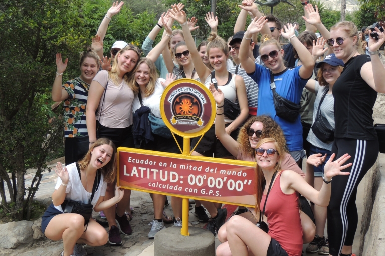Quito: Equator Line en Hidden Gems Tour met bierproeverij