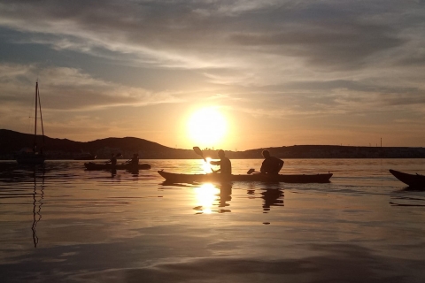 Von Ses Salines aus: Kajaktour bei Sonnenuntergang nach Fornells, Menorca