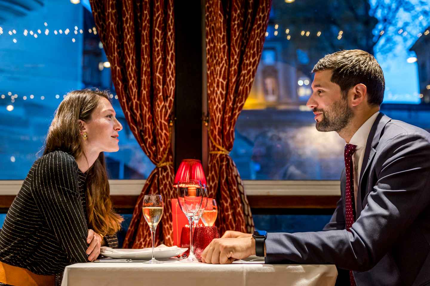 Paris: Maxim's Dinner Cruise on the Seine with Live Music - Early Dinner Cruise 1.25-Hour