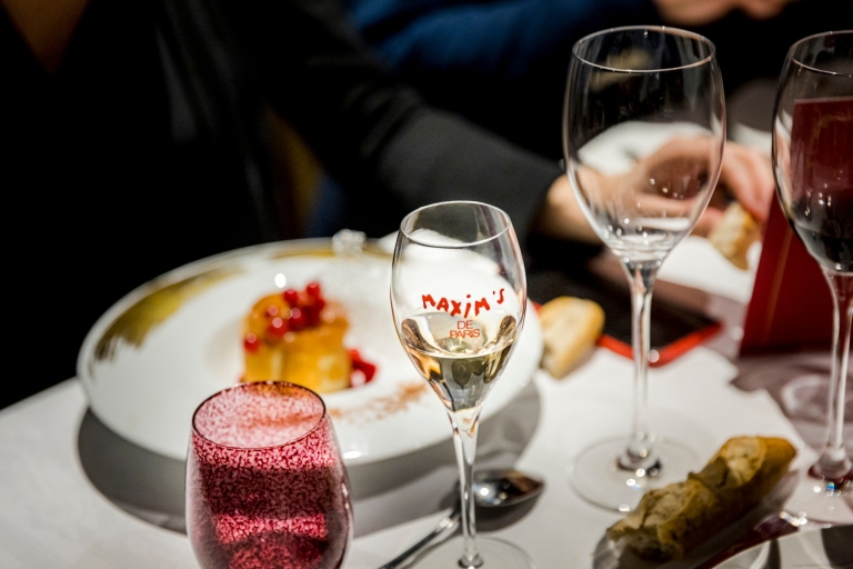 Paryż: Rejs po Sekwanie z 3-daniową kolacją i muzyką na żywo18:45 Rejs z kolacją