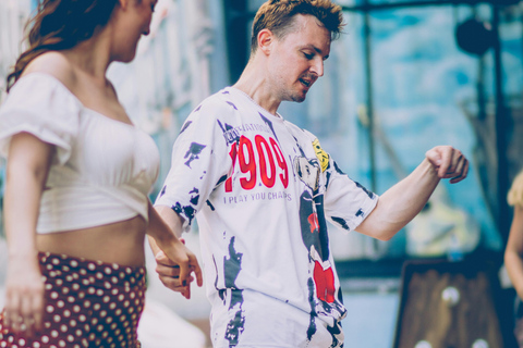 Medellín: Personalized Salsa Dance Class with Professional