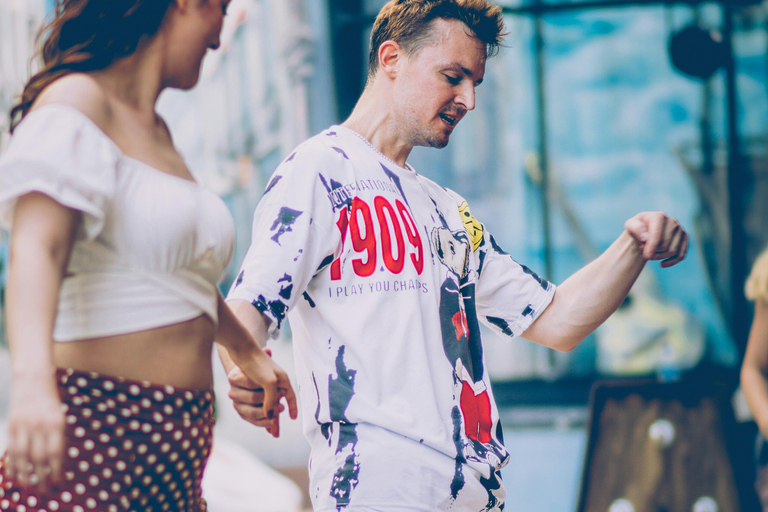Medellín: Personalized Salsa Dance Class with Professional