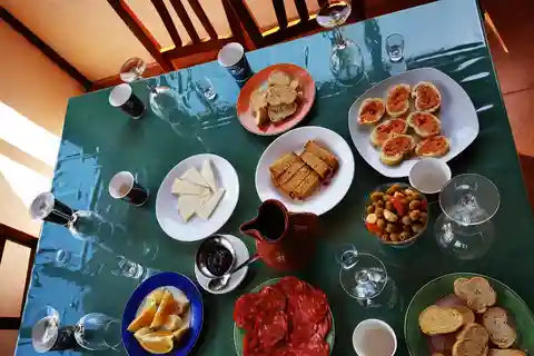 Las Palmas: 100% Local Tapas & Beach views