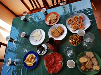 Las Palmas: 100% Local Tapas & Beach views