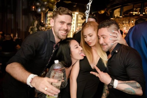 Bangkok: Pub Crawl and Club Night With Shots & VIP Entrance