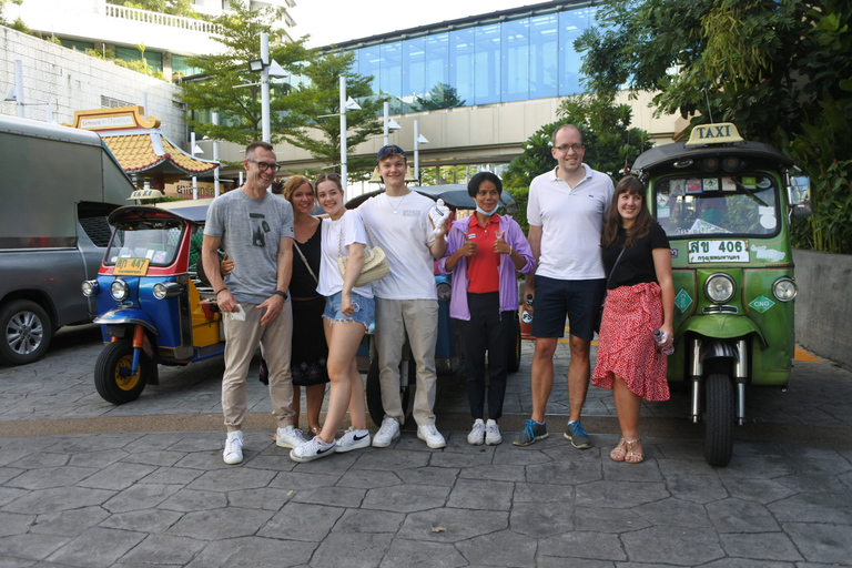 Bangkok: przewodnik Michelin Street Food Tour przez Tuk TukWycieczka grupowa z miejscem spotkania