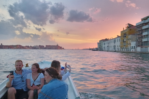 Venezia: Aperitivo veneziano sulla lagunaVenezia: tour in barca con aperitivo sulla laguna