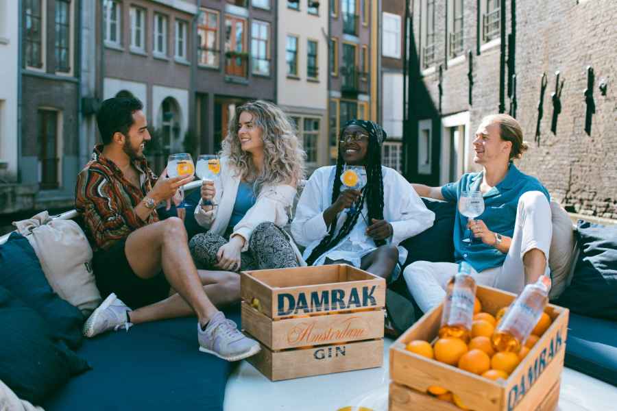 Amsterdam: Luxus-Kreuzfahrt mit Bier-, Wein- und Cocktail-Option. Foto: GetYourGuide