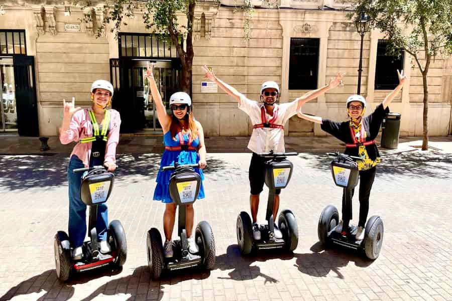 Mallorca: 2-stündige Sightseeing Segway Tour mit lokalem Guide. Foto: GetYourGuide Mallorca: 2-stündige Sightseeing Segway Tour mit lokalem Guide. Foto: GetYourGuide
