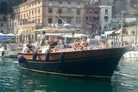 Ab Sorrento: Capri Tagesausflug mit Erkundung der Blauen Grotte