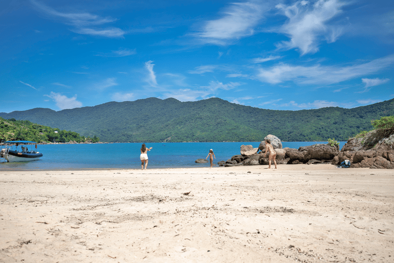 Paraty: Expeditie met snelle boot naar Saco do MamanguaParaty: snelle bootexpeditie naar Saco do Mamangua