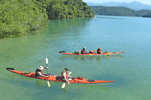 Baía de Paraty: excursão de meio dia pelos manguezais e praias de caiaque