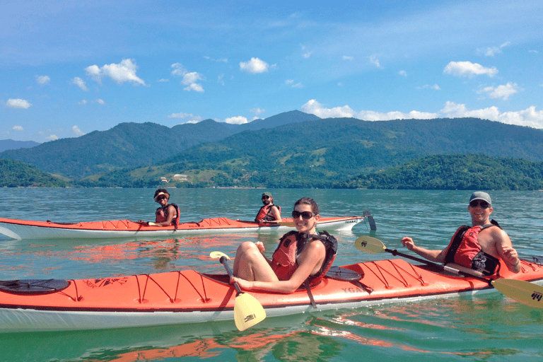 Paraty Bay: tour di mezza giornata di mangrovie e spiagge in kayakParaty Bay: tour di mezza giornata delle mangrovie e delle spiagge in kayak