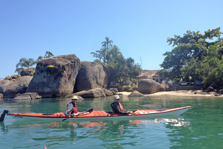 Paraty Bay: tour di mezza giornata di mangrovie e spiagge in kayakParaty Bay: tour di mezza giornata delle mangrovie e delle spiagge in kayak