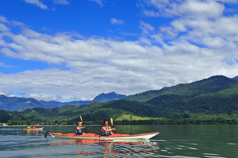 Paraty Bay: tour di mezza giornata di mangrovie e spiagge in kayakParaty Bay: tour di mezza giornata delle mangrovie e delle spiagge in kayak