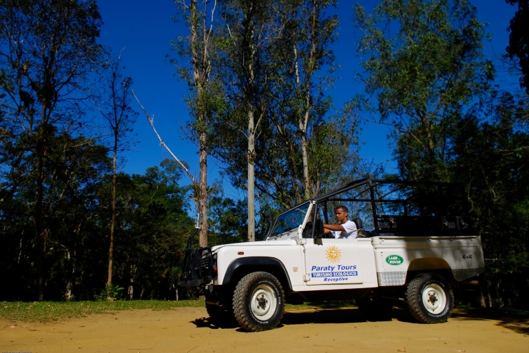 Parati : cascade sauvage et distillerie de cachaça en Jeep