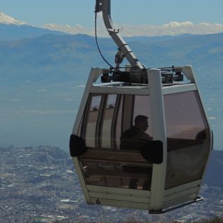 Quito: Cable Car Ride and Private City Tour