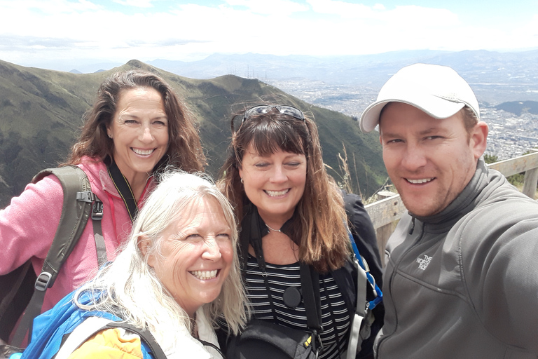 Quito: Cable Car Ride and Private City Tour