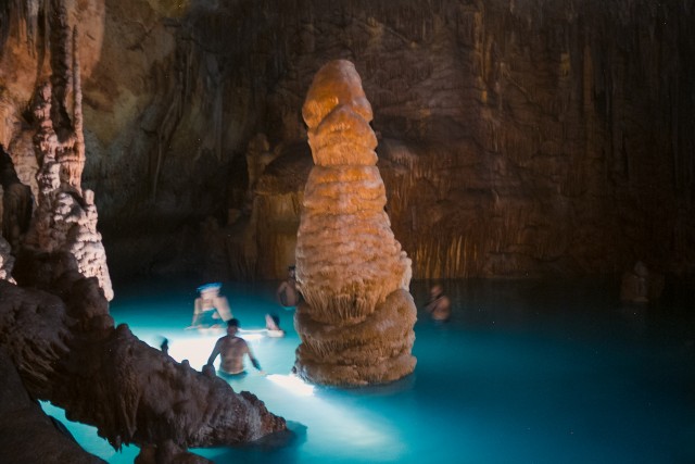 Visit Mallorca Sea caving, 5 hours to visit a cave under land in Palma de Mallorca, Spain