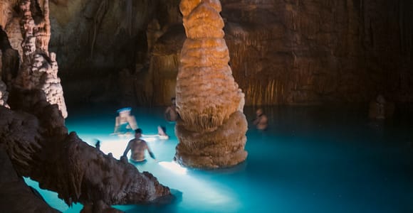 Mallorca: Cala Romántica Klippenwanderung und Meereshöhlentour