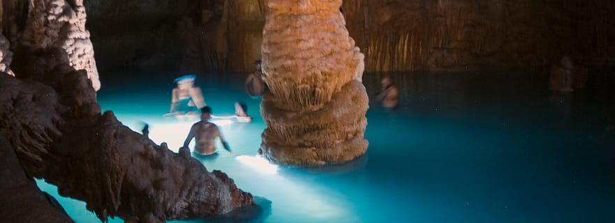 Majorque : Randonnée sur les falaises de Cala Romántica et visite des grottes marines