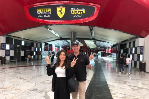 Van Dubai: stadstour Abu Dhabi met Ferrari World-ticket