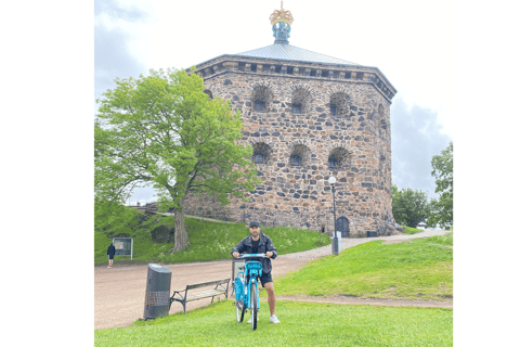 Gothenburg: City Highlights Bike Tour with Transfer