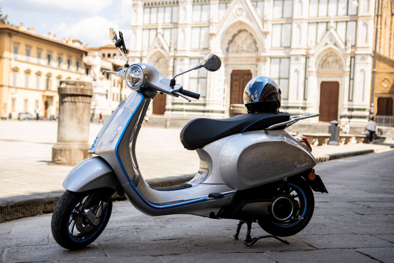 Von Florenz aus: Chianti Selbstgeführte Vespa-Tour mit MittagessenMit der E-Vespa das Chianti erkunden: Einzelfahrer