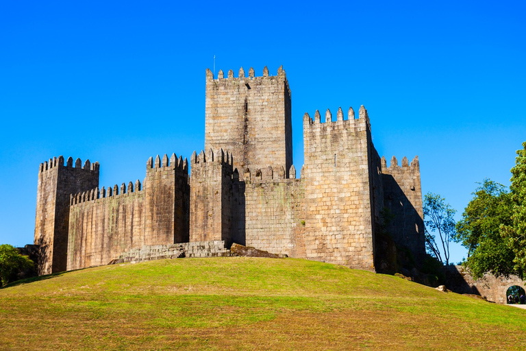 Desde Oporto: excursión privada de un día a las maravillas de Braga y Guimaraes