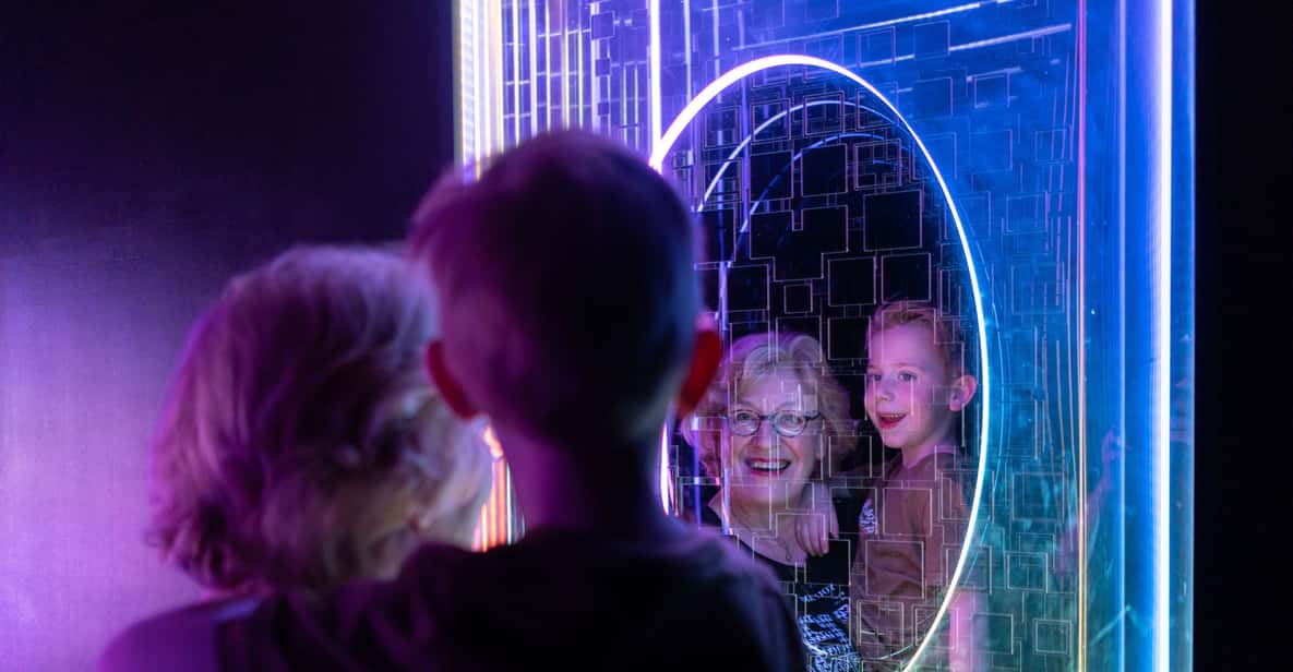 Afbeelding 2 van Eindhoven: Motion Experience Lichtkunst Speeltuin Ticket