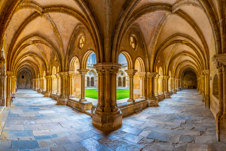 Desde Oporto: excursión privada de un día al Santuario de Fátima y Coimbra