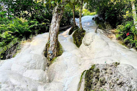 Desfrute da Cachoeira Sticky e do Parque Nacional Chet Si Fountain