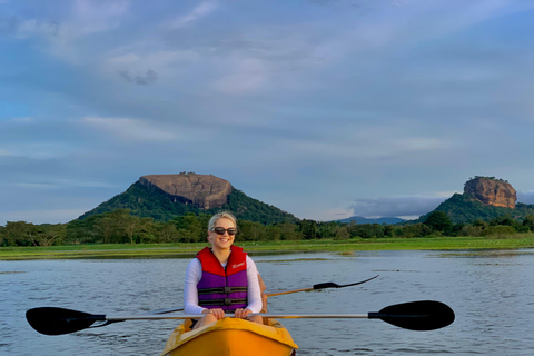 Sigiriya: Sunrise or Sunset Kayaking Tour