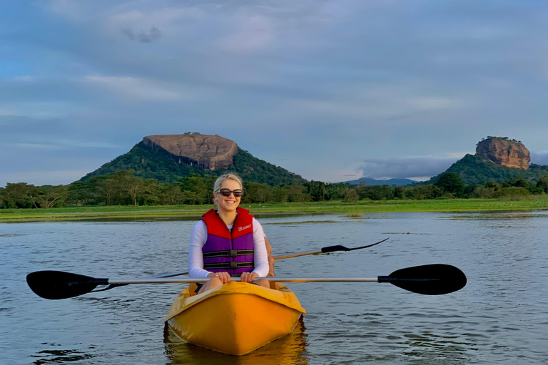 Sigiriya: Sunrise or Sunset Kayaking Tour