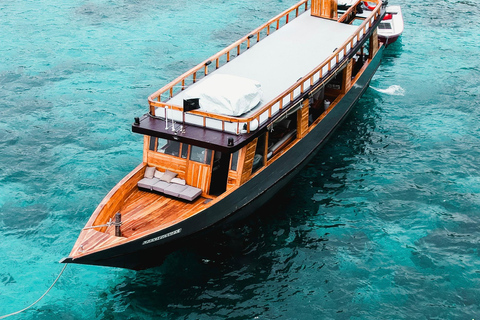 Labuan Bajo: Komodo Full Day Tour Luxury Boat Sunset Cruise Komodo Tour Luxury Boat with Drone and GoPro Underwater
