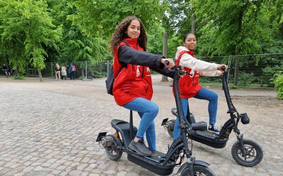 Berlin: Private E-Scooter Highlights Tour