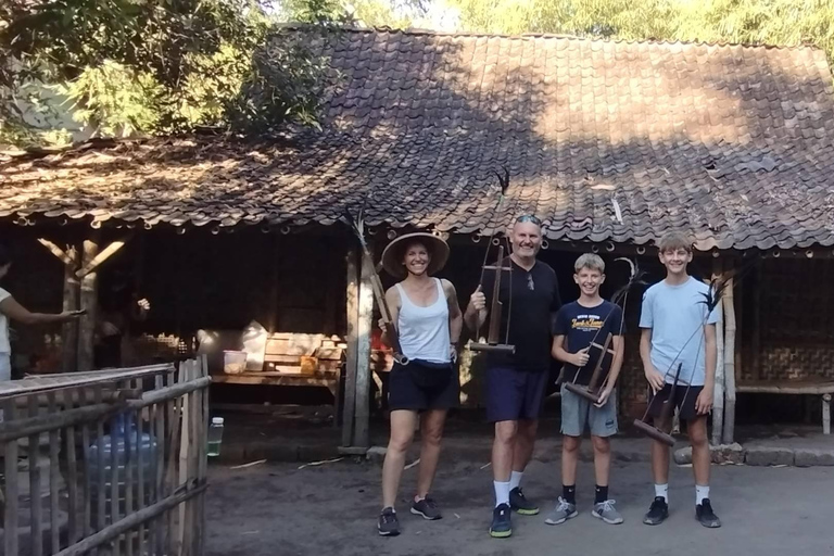 Templos e passeios de bicicleta na vila