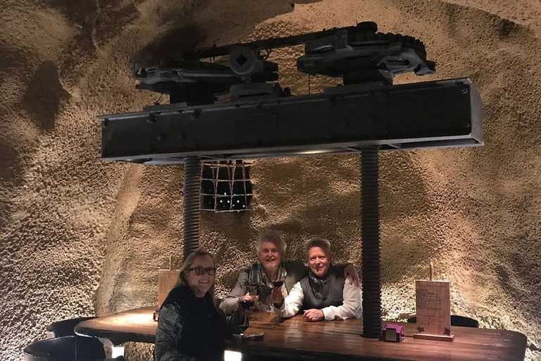 جولة رشفة في 3 مصانع نبيذ عائلية في ريوخا3-4 أشخاص