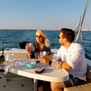 Cádiz: crucero de sol privado para 2 con aperitivo y vino