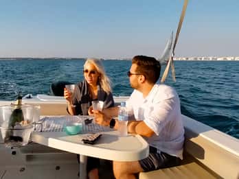 Cadice: crociera al sole privata per 2 con aperitivo e vino
